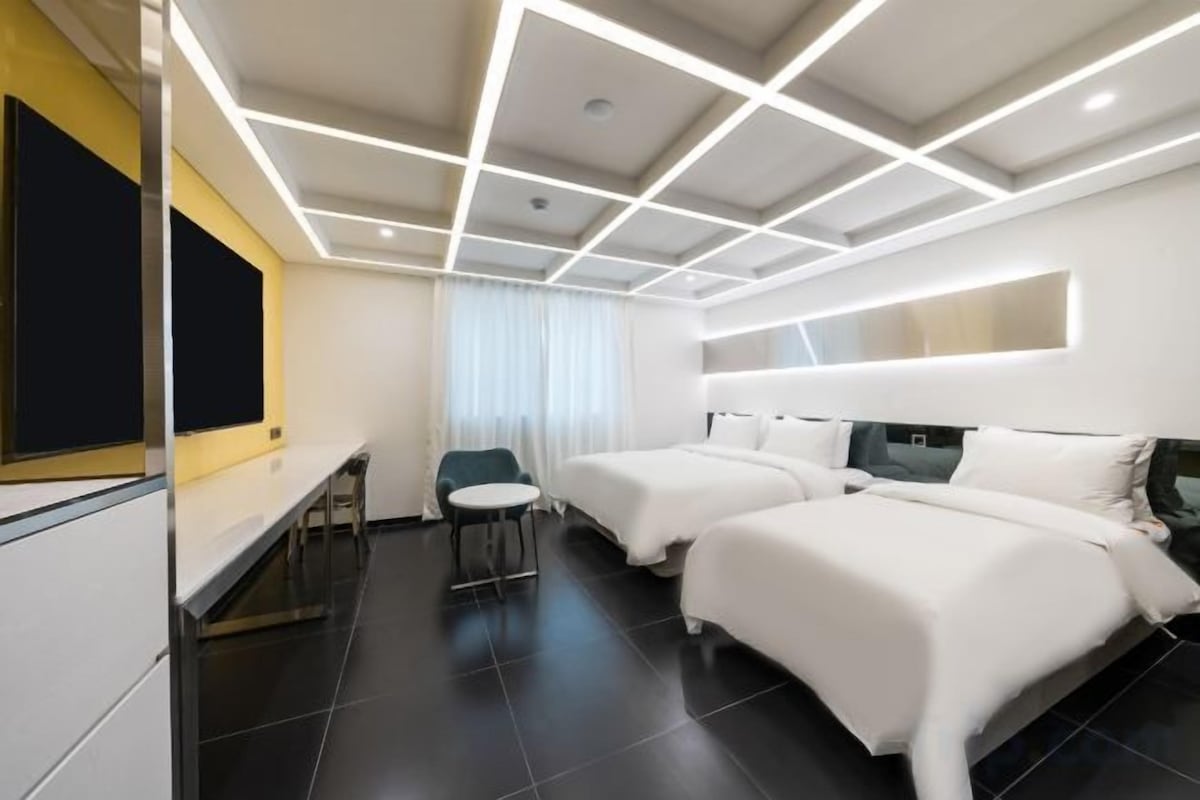 Minibar, in-room safe, desk, soundproofing