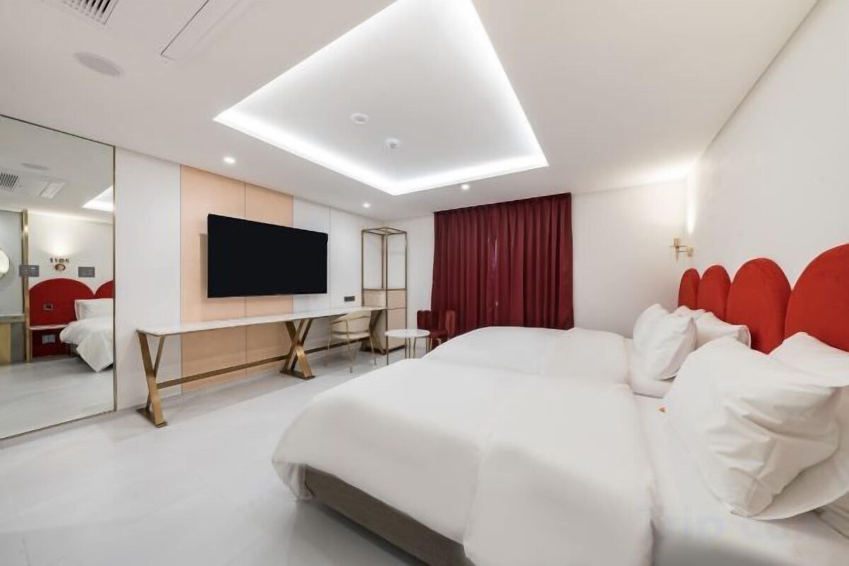 Minibar, coffres-forts dans les chambres, bureau, chambres insonorisées