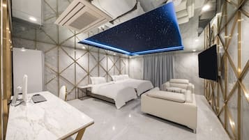 Royal Suite | 1 bedroom, minibar, in-room safe, individually decorated