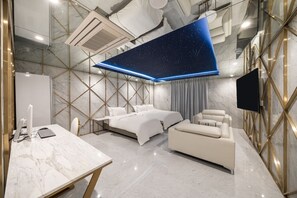 Royal Suite | Minibar, in-room safe, individually decorated, individually furnished - Amourex Hotel (Seoul)