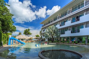2 piscinas al aire libre