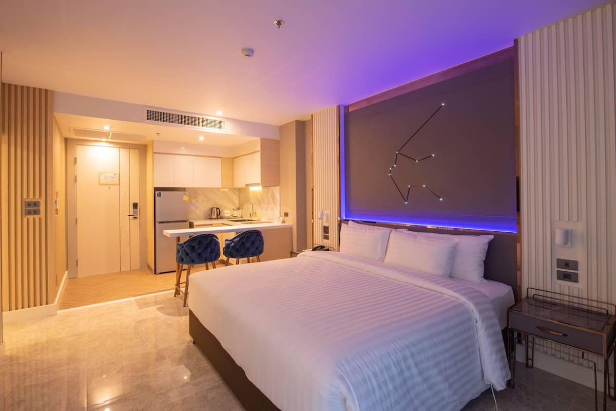 Kamar Deluks (DEE Tower) | Brankas, meja kerja, Wi-Fi gratis, dan seprai linen