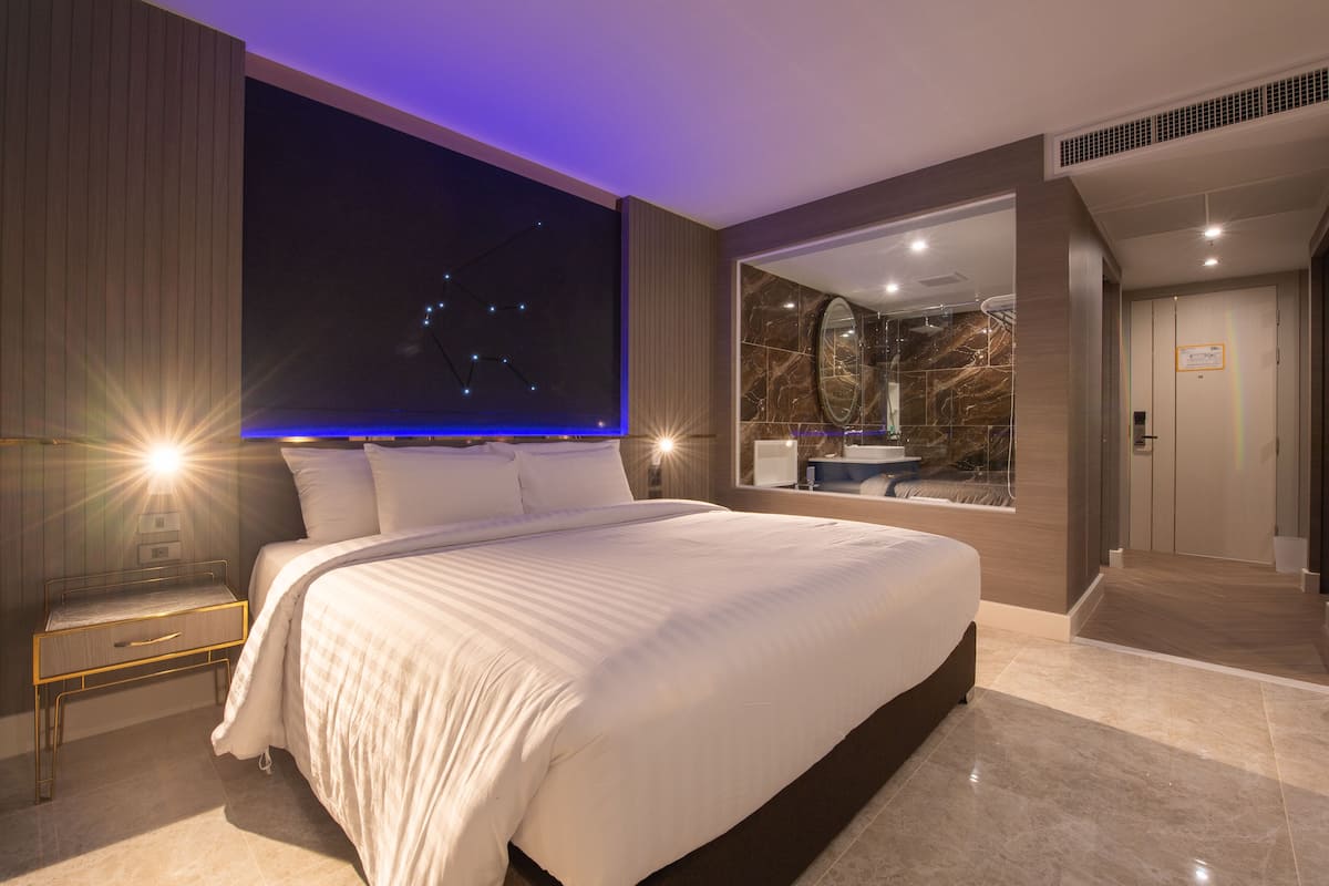 Kamar Premier (DEE Tower) | Brankas, meja kerja, Wi-Fi gratis, dan seprai linen