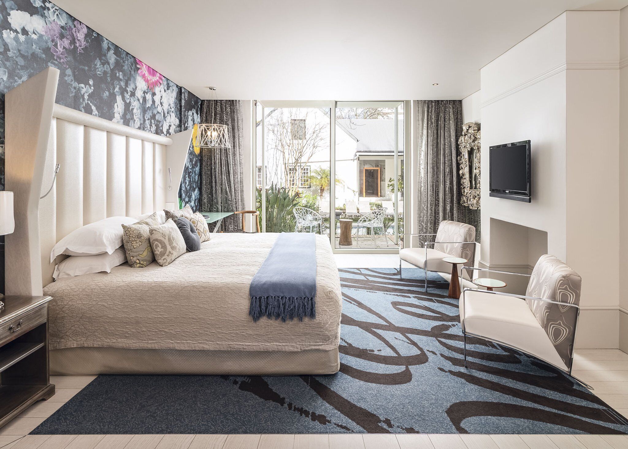 hypo-allergenic bedding, in-room safe, desk, laptop workspace