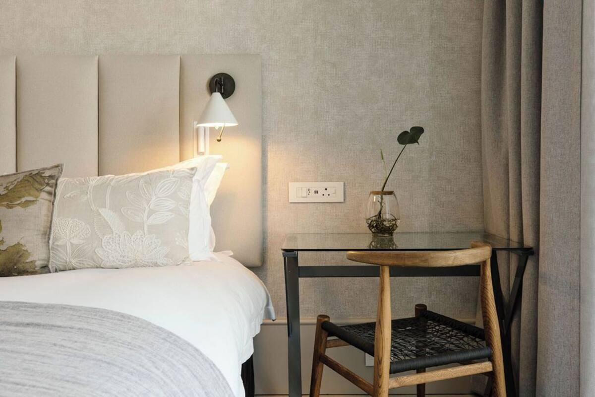 Rom (Cosy) | Allergitestet sengetøy, safe på rommet og skrivebord