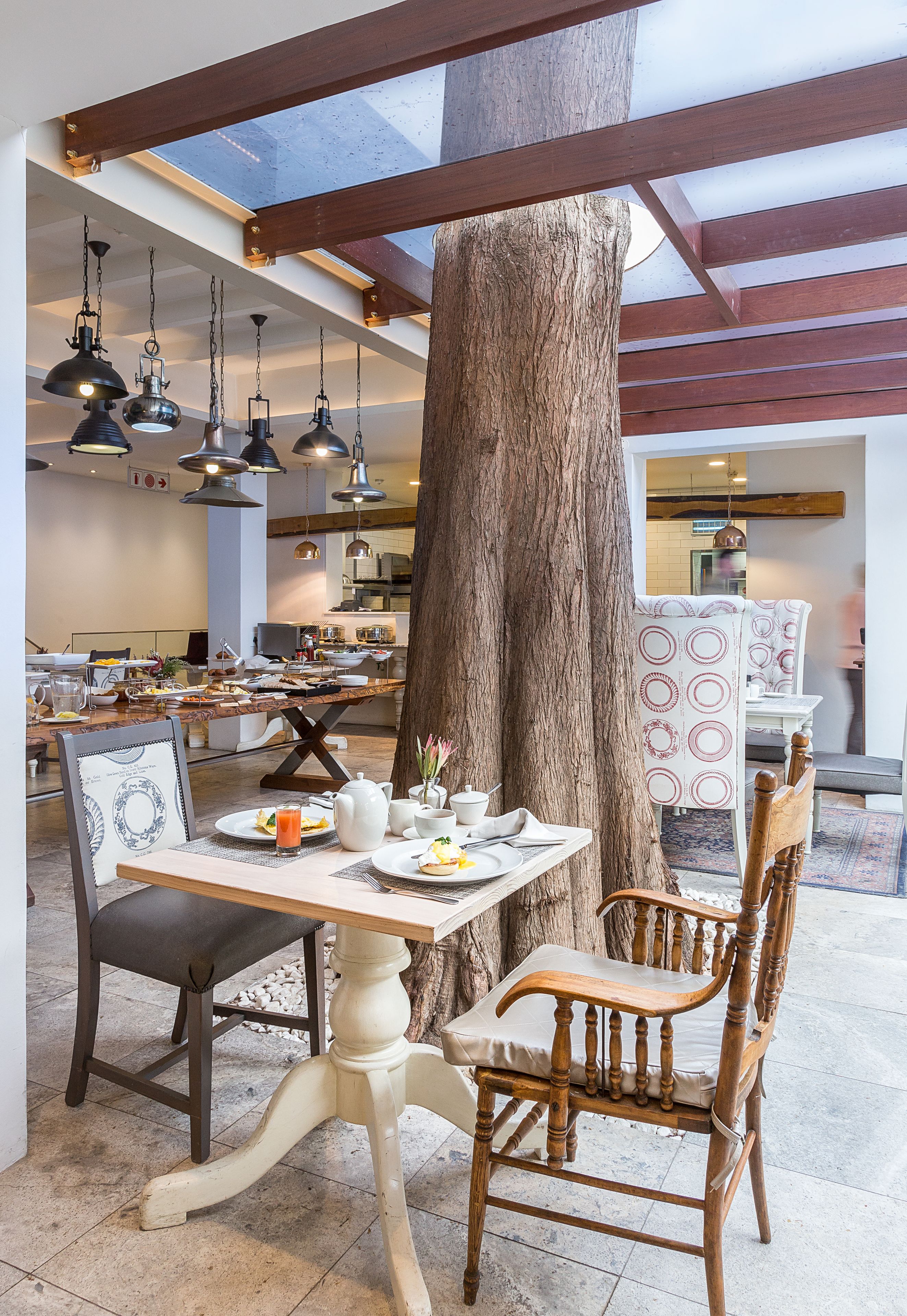 breakfast, lunch, dinner served; local cuisine, al fresco dining