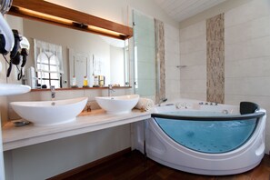 Suite, 1 Double or 2 Single Beds, Sauna | Bathroom