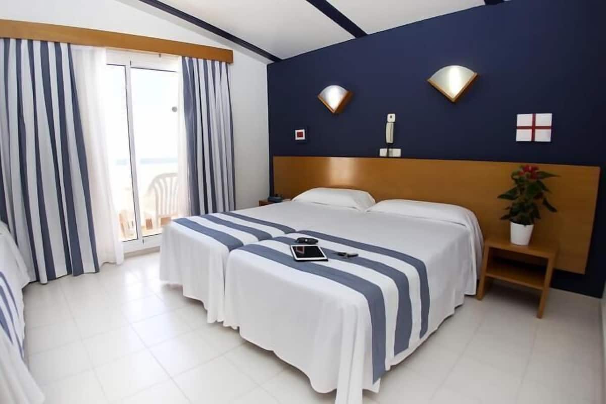 Desk, free cots/infant beds, travel cot, free WiFi