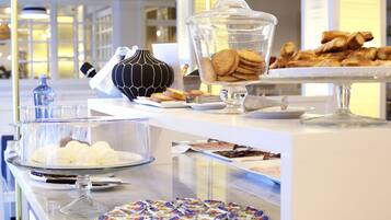 Desayuno buffet diario (EUR 13 por persona)