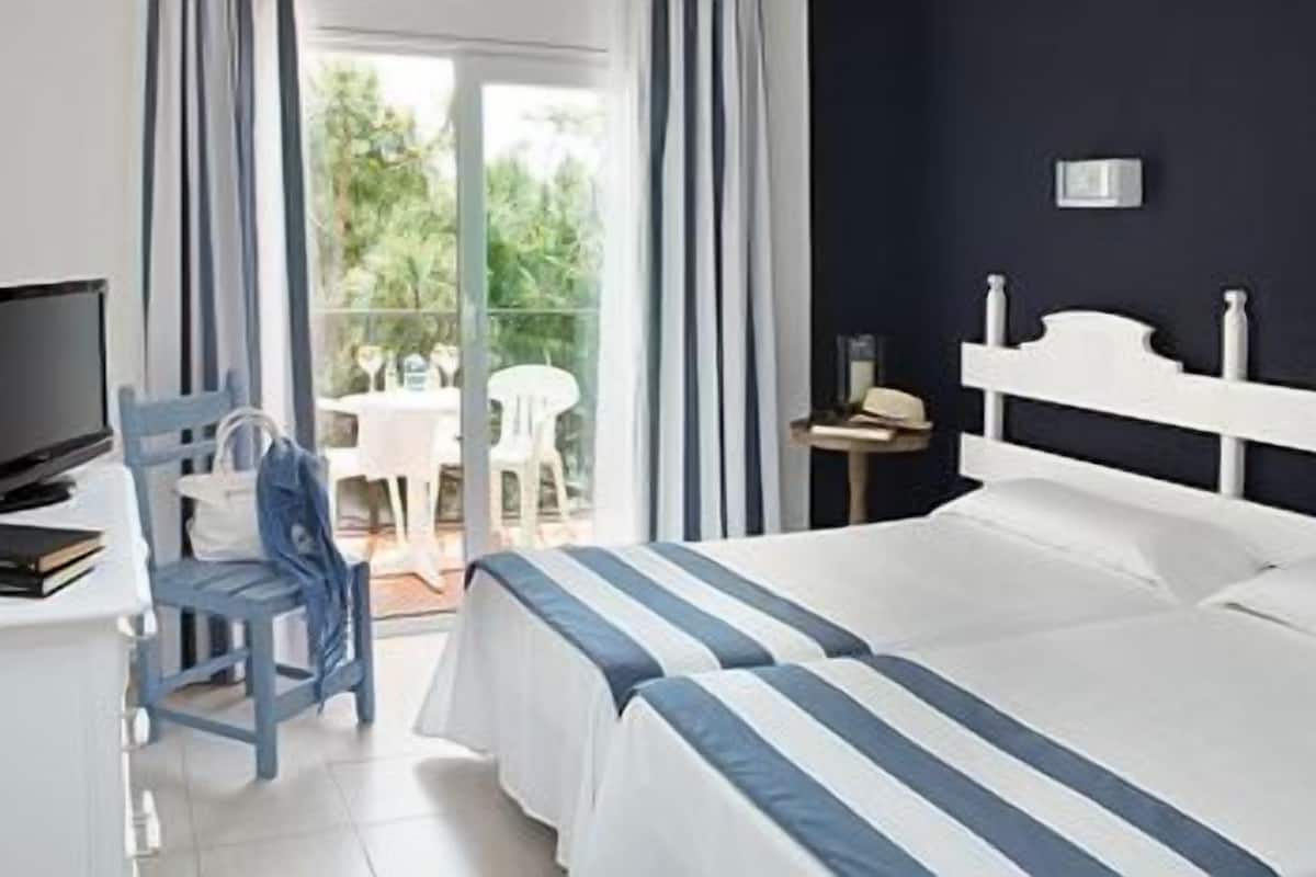 triple room, balcony (3 adults) | 1 bedroom, desk, free cots/infant beds, travel cot