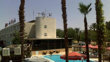 Kolam renang outdoor