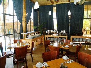 Breakfast, lunch and dinner served