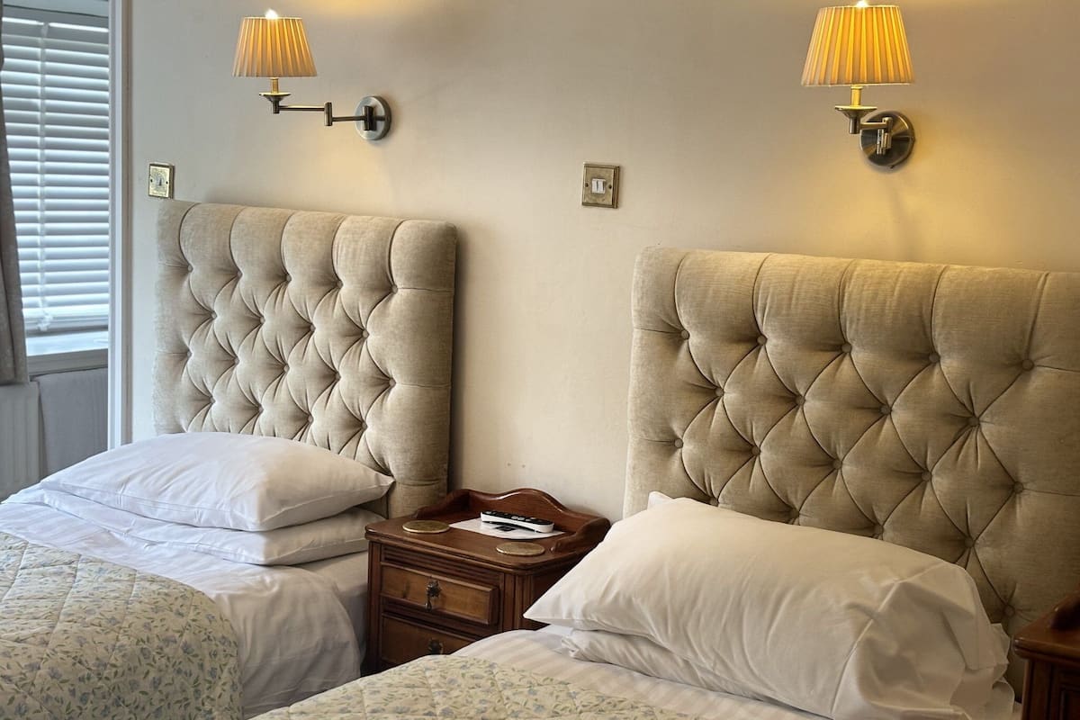 twin room | individually decorated, individually furnished, blackout curtains