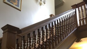 A wooden staircase with a balustrade leading to a second floor. - Dale Head Hall Lakeside Hotel (Keswick)