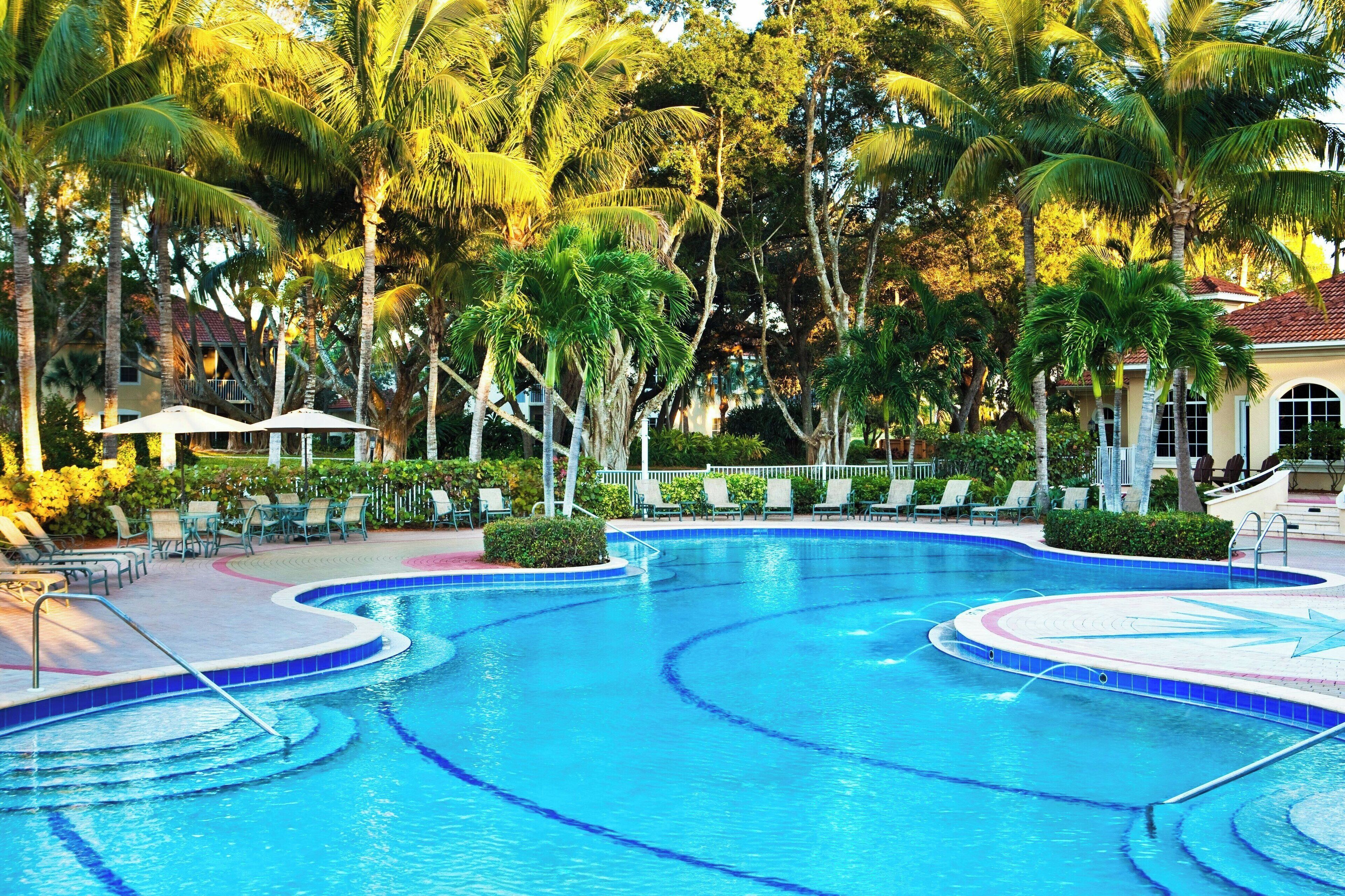 Hồ bơi ngoài trời, mở cửa từ 8:00 đến 22:00, lều (phụ phí) 