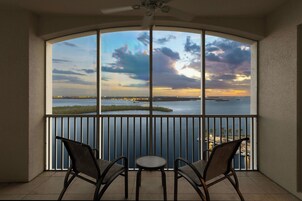 Egyptian cotton sheets, premium bedding, pillowtop beds, in-room safe