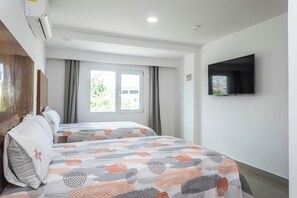 Superior Room | Egyptian cotton sheets, premium bedding, down duvets - Suites Gaby Cancun (Cancun)