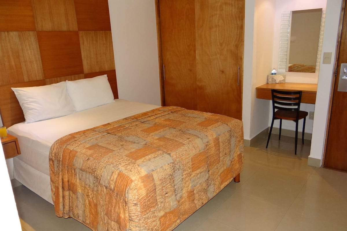 Desk, soundproofing, iron/ironing board, bed sheets