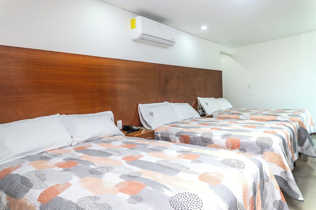 Habitación familiar | Sábanas de algodón egipcio y ropa de cama de alta calidad