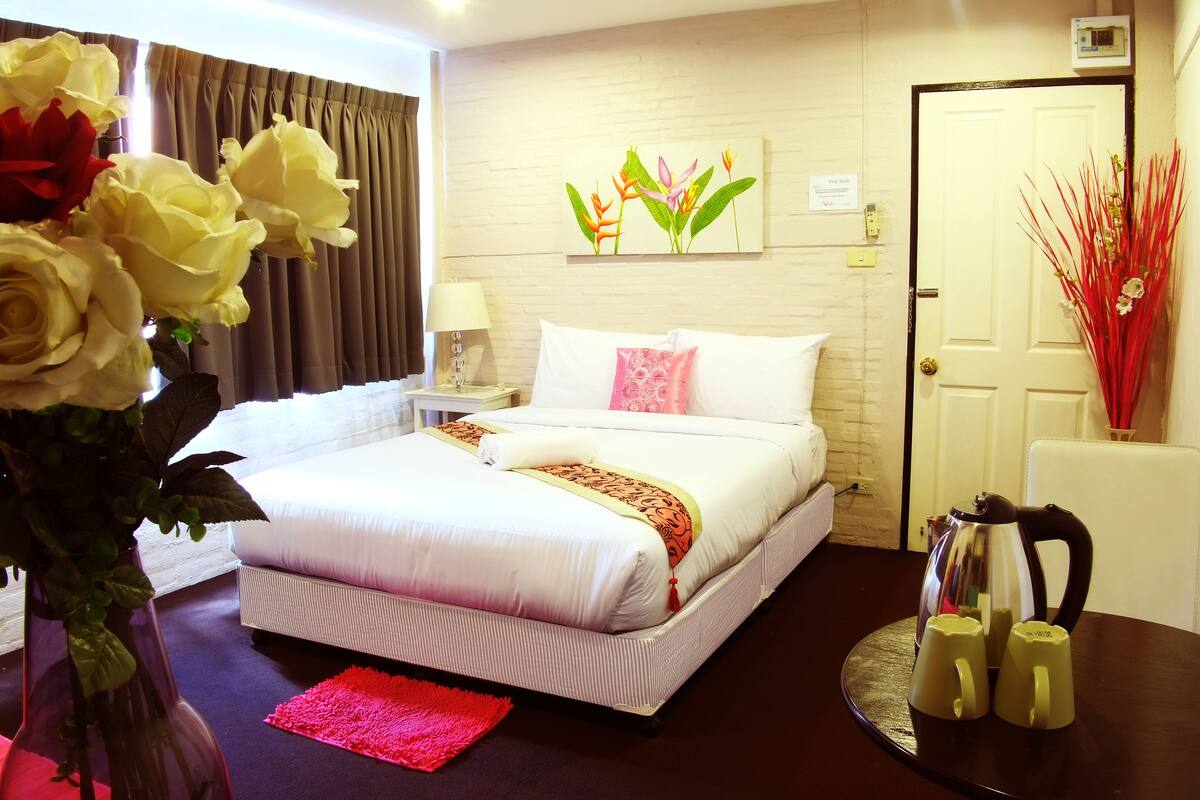 Superior Double Room, 1 Queen Bed | Premium bedding, Select Comfort beds, in-room safe, desk