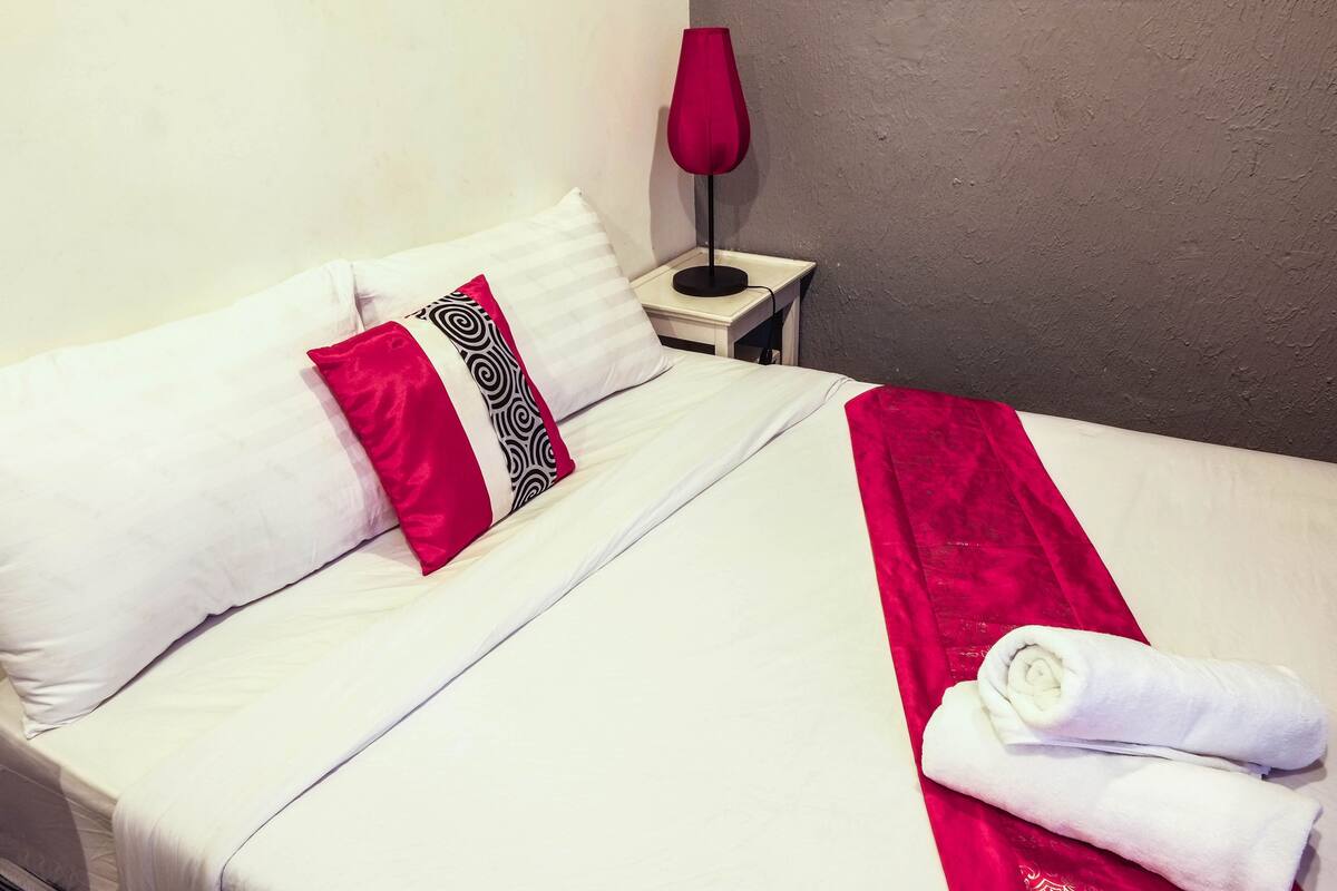 Standard Double Room, 1 Queen Bed | Premium bedding, Select Comfort beds, in-room safe, desk