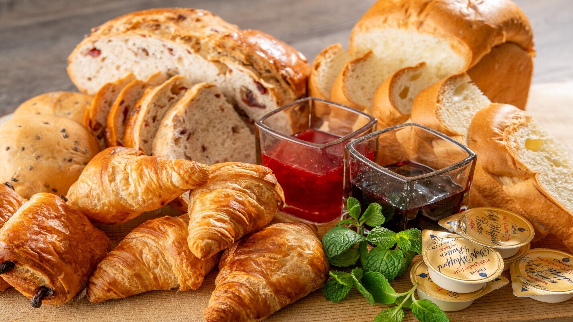 daily buffet breakfast (jpy 2090 per person)