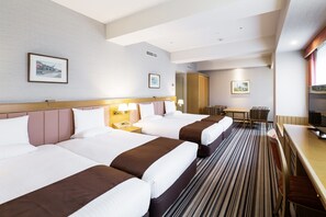 Premium bedding, down duvets, desk, iron/ironing board - Hotel Mystays Sapporo Aspen (Sapporo)