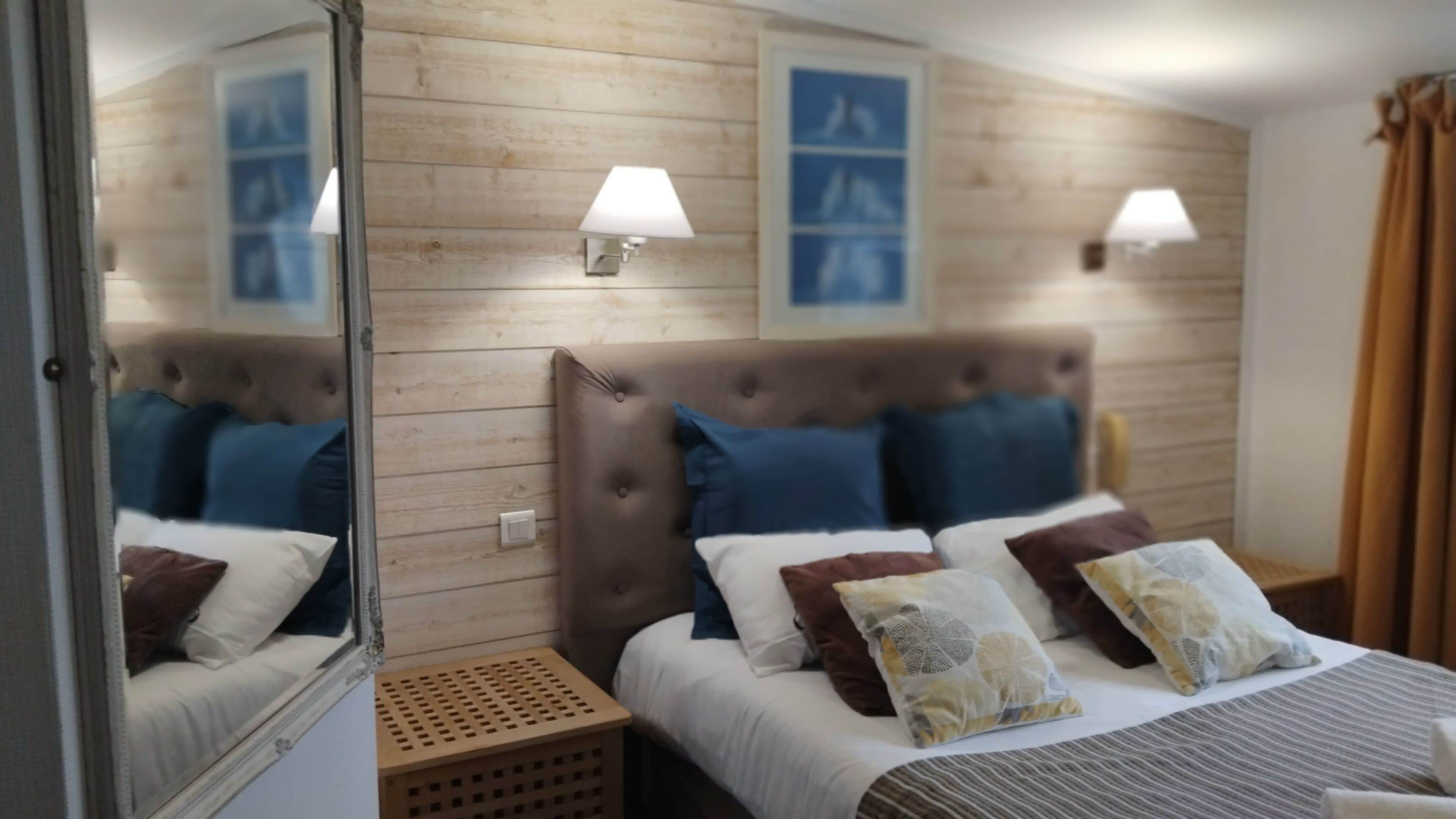 مكتب وتجهيزات عازلة للصوت ومكواة/لوح كي وواي فاي مجانًا