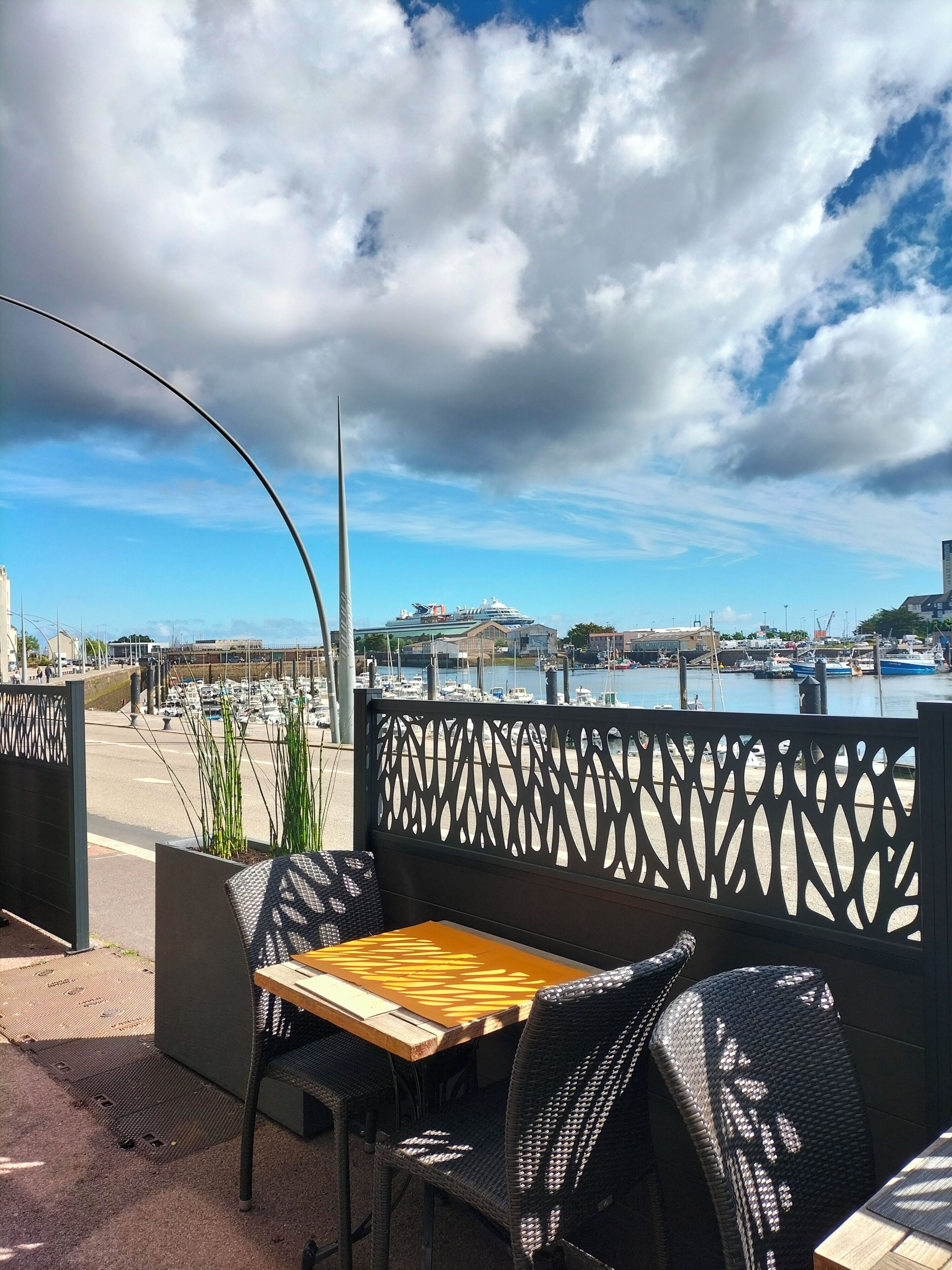 المنشأة من الخارج