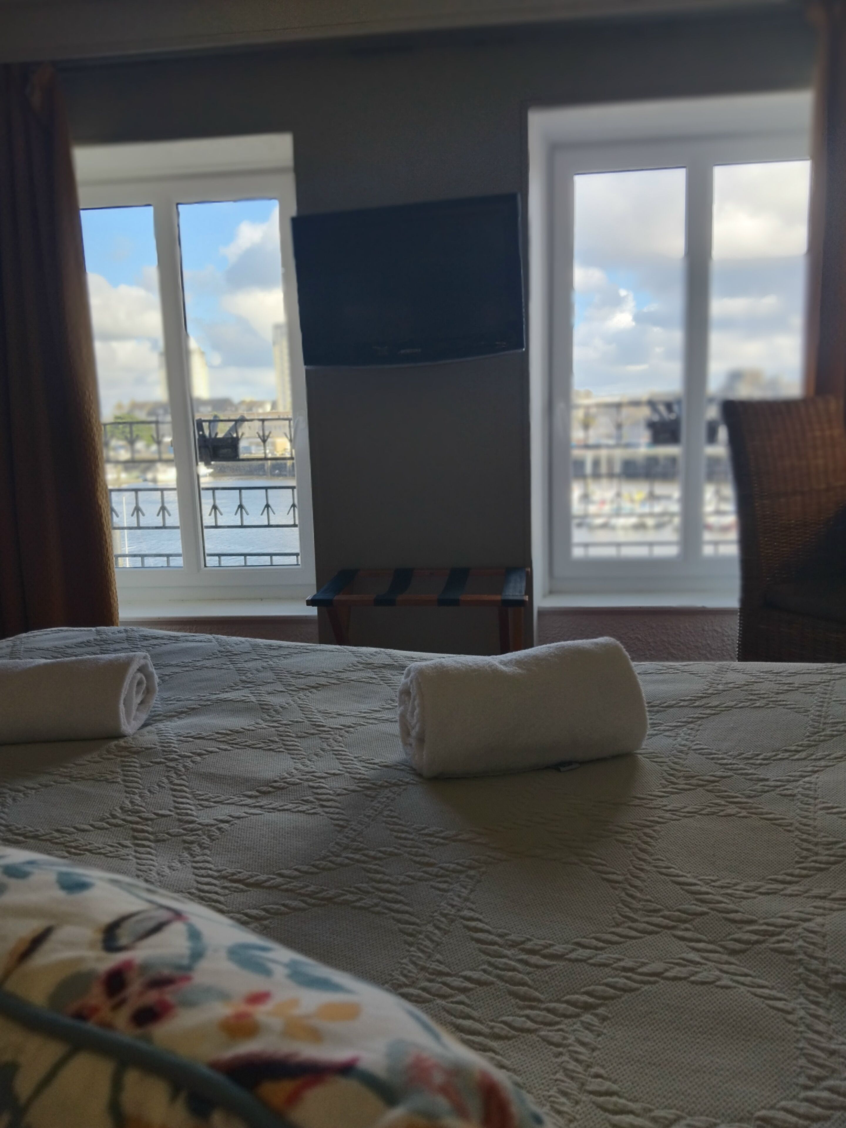 Panoramic-Doppelzimmer, 1 Queen-Bett, Nichtraucher, Meerseite | Schreibtisch, schallisolierte Zimmer, Bügeleisen/Bügelbrett