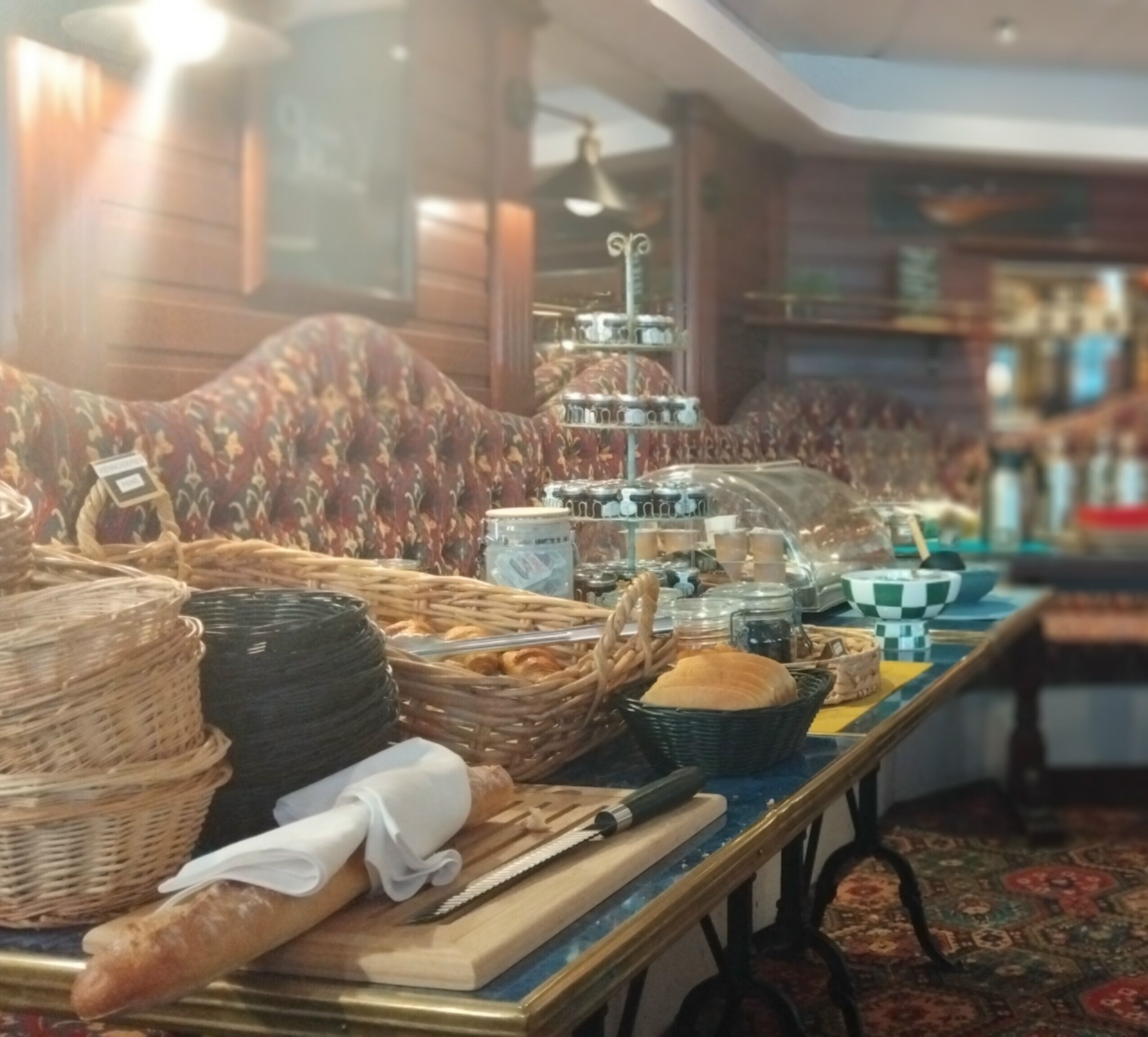 Petit déjeuner buffet (12 EUR par personne)