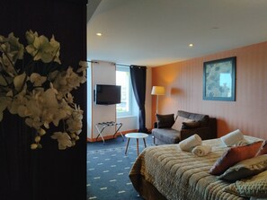 Superior Room | Desk, soundproofing, iron/ironing board, free WiFi - LOGIS La Régence (Cherbourg-en-Cotentin)