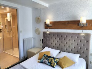 Comfort Double Room, 1 Double Bed | Bathroom | Towels