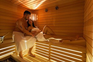 Behandlungsräume für Paare, Sauna, Whirlpool, Dampfbad