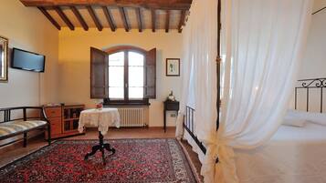 Biancheria da letto di alta qualità, minibar, cassaforte in camera