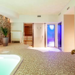 Couples treatment rooms, sauna, hot tub, steam room, Turkish bath