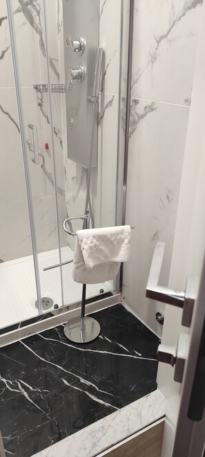 Bathroom - Hotel Esperanza (Florence)