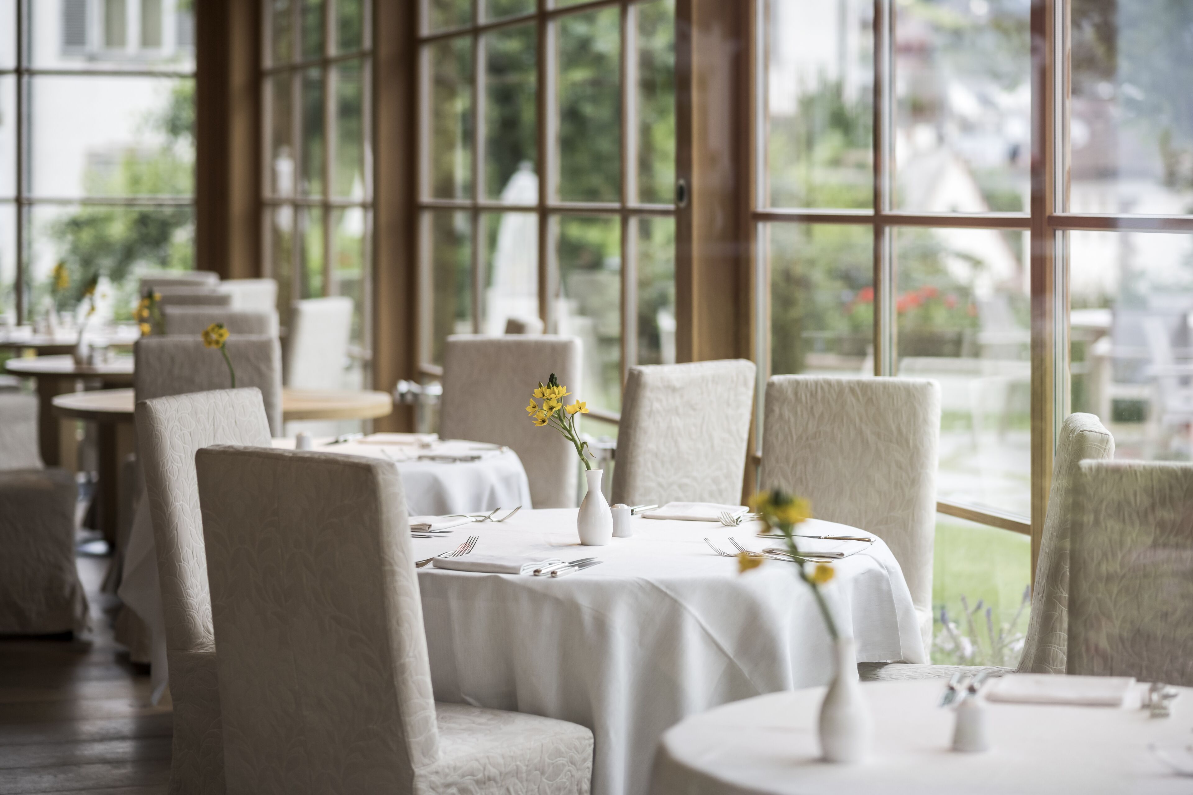 2 restaurants, breakfast, lunch, dinner served; italian cuisine