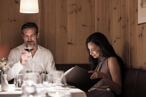 2 restaurantes; se sirven desayunos, comidas y cenas