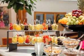 Desayuno buffet (EUR 10 por persona) 