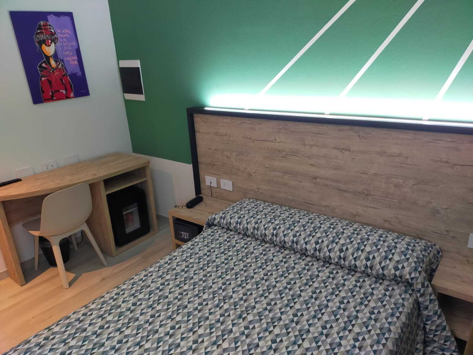 Økonomi-dobbeltrom | Dundyner, minibar, safe på rommet og skrivebord