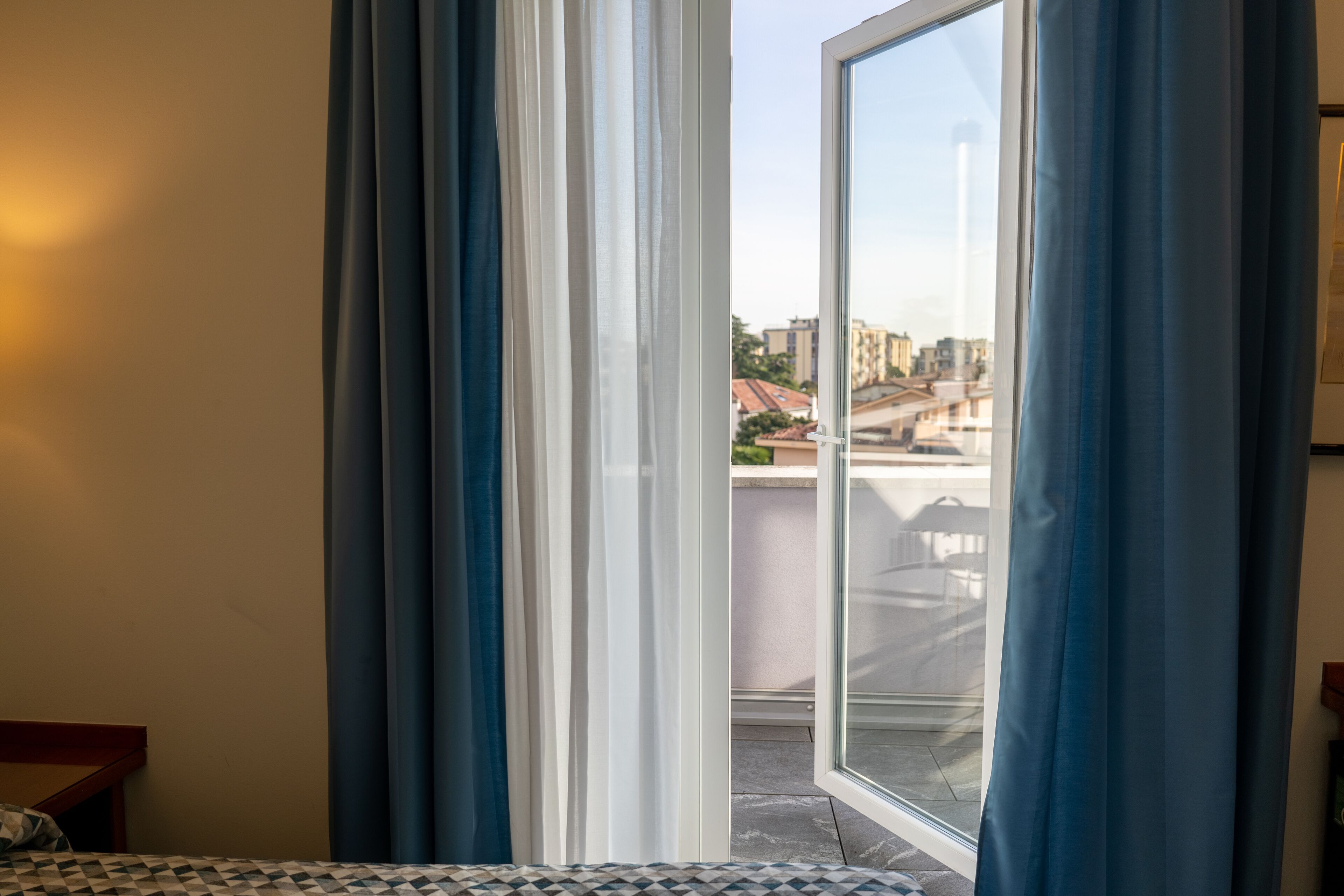 Singola Comfort, balcone | Minibar, una cassaforte in camera, una scrivania, postazione laptop