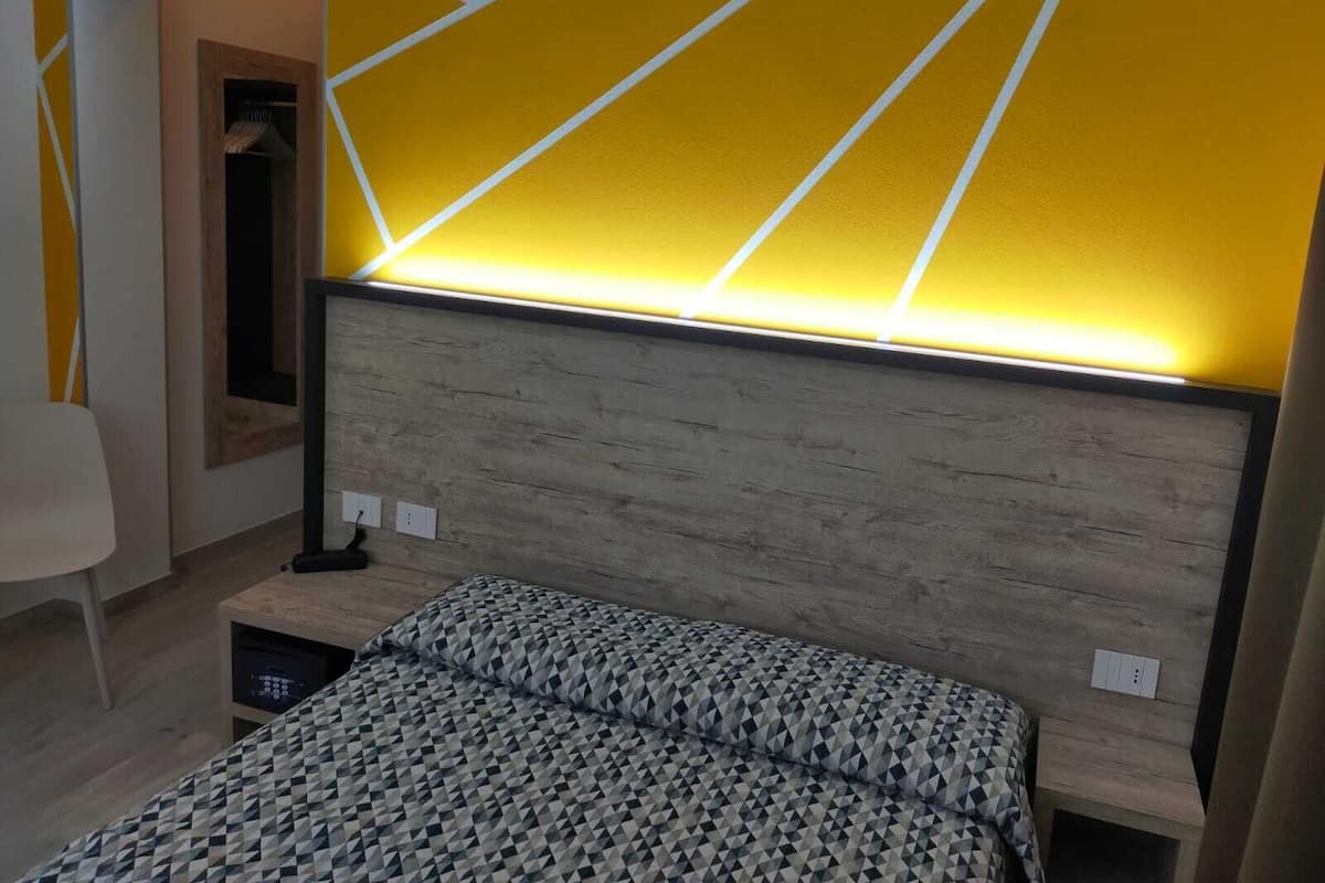 Economy Double Room | Minibar, in-room safe, desk, laptop workspace