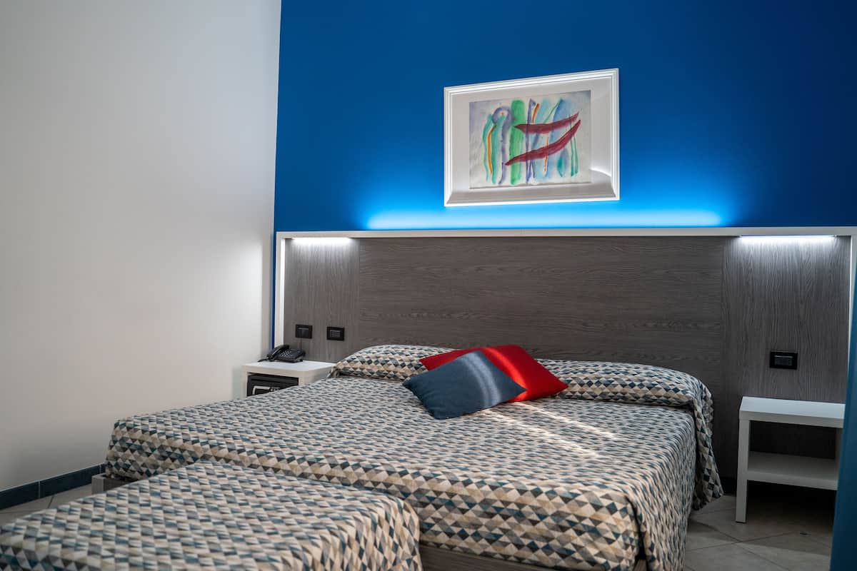 Double Room | Minibar, in-room safe, desk, laptop workspace
