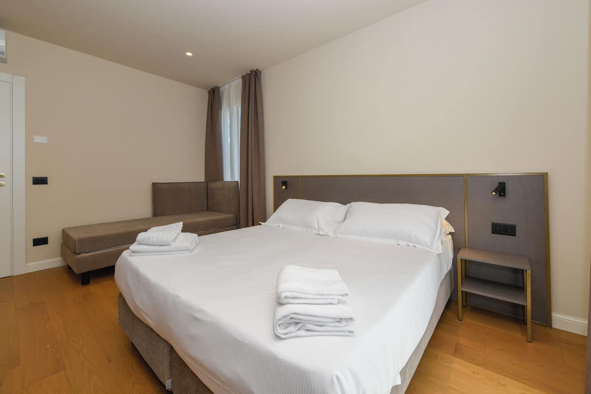 1 chambre, literie hypoallergénique, couette en duvet d'oie