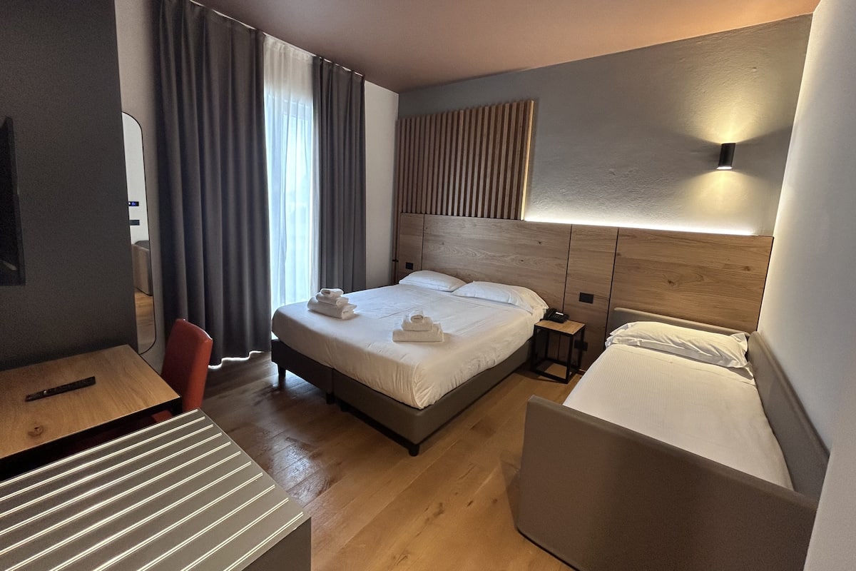 Standard Triple Room, 1 Bedroom | 1 bedroom, hypo-allergenic bedding, down comforters, memory foam beds