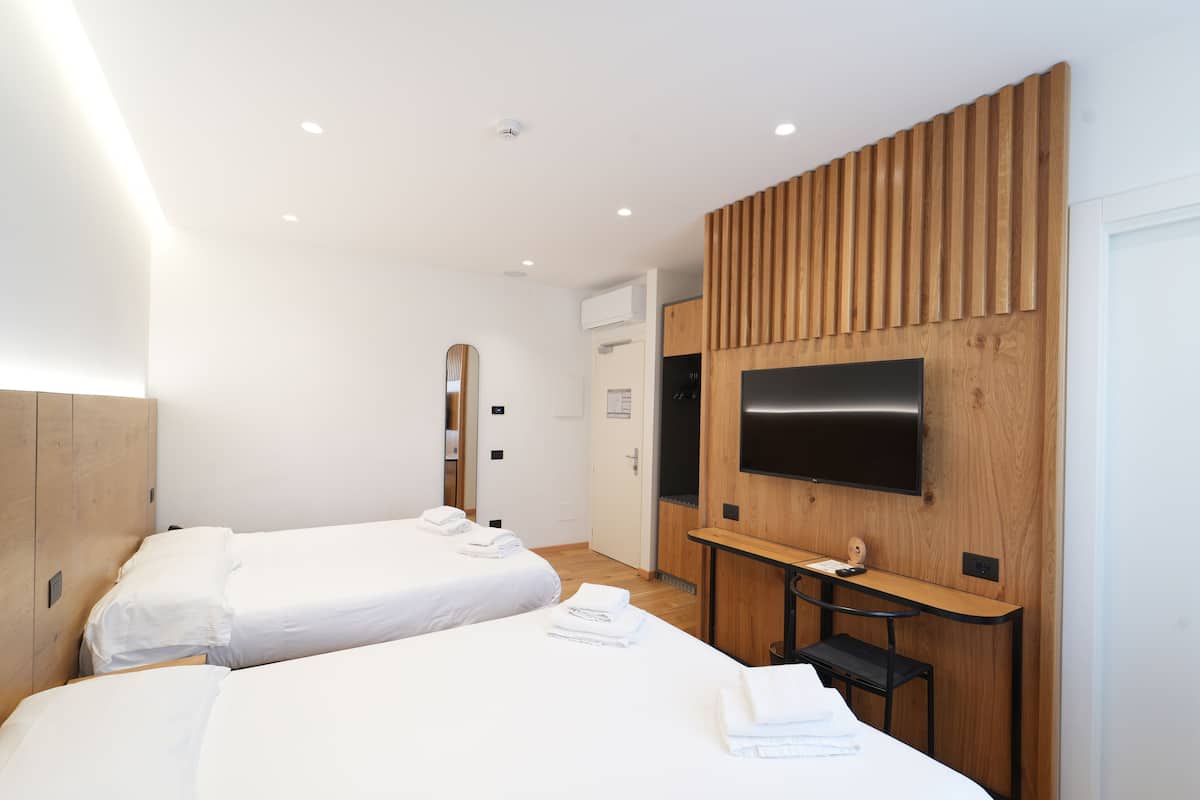 1 bedroom, hypo-allergenic bedding, down duvets, memory-foam beds