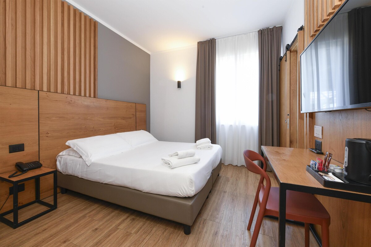 Hypo-allergenic bedding, down duvets, memory-foam beds, in-room safe