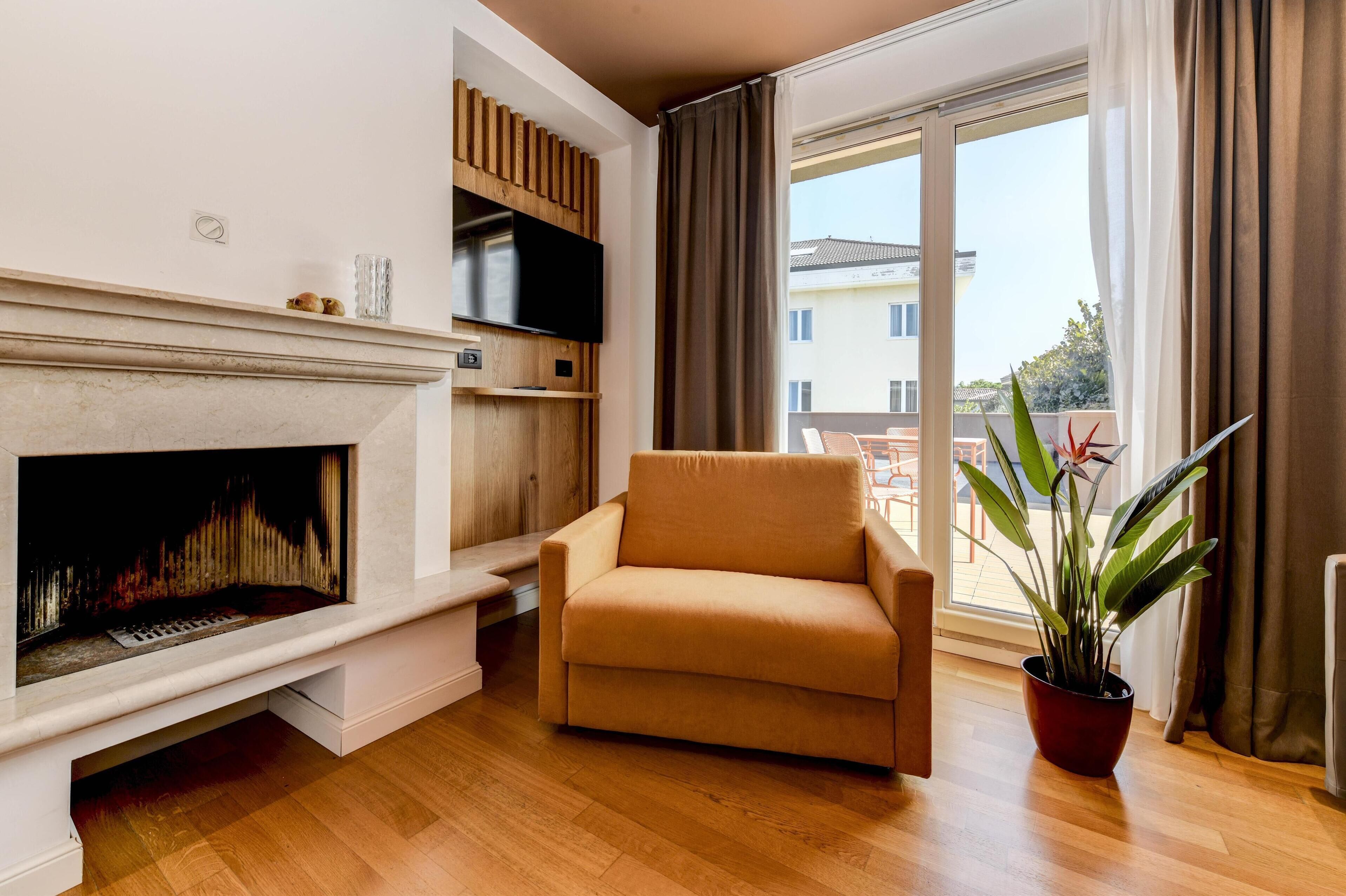 ห้องสวีท, เตียงควีนไซส์ 1 เตียง, ปลอดบุหรี่ (with Two Single SofaBeds) | เครื่องนอนป้องกันสารก่อภูมิแพ้, ผ้านวมขนเป็ด, เตียงเมมโมรีโฟม