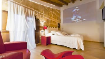 1 bedroom, Egyptian cotton sheets, hypo-allergenic bedding, down duvets